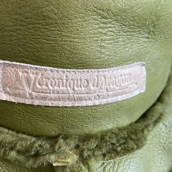 Veronique d’Aragon lamb skin hat. Purchased at the one of a kind show.  Green - Picture 4 of 4